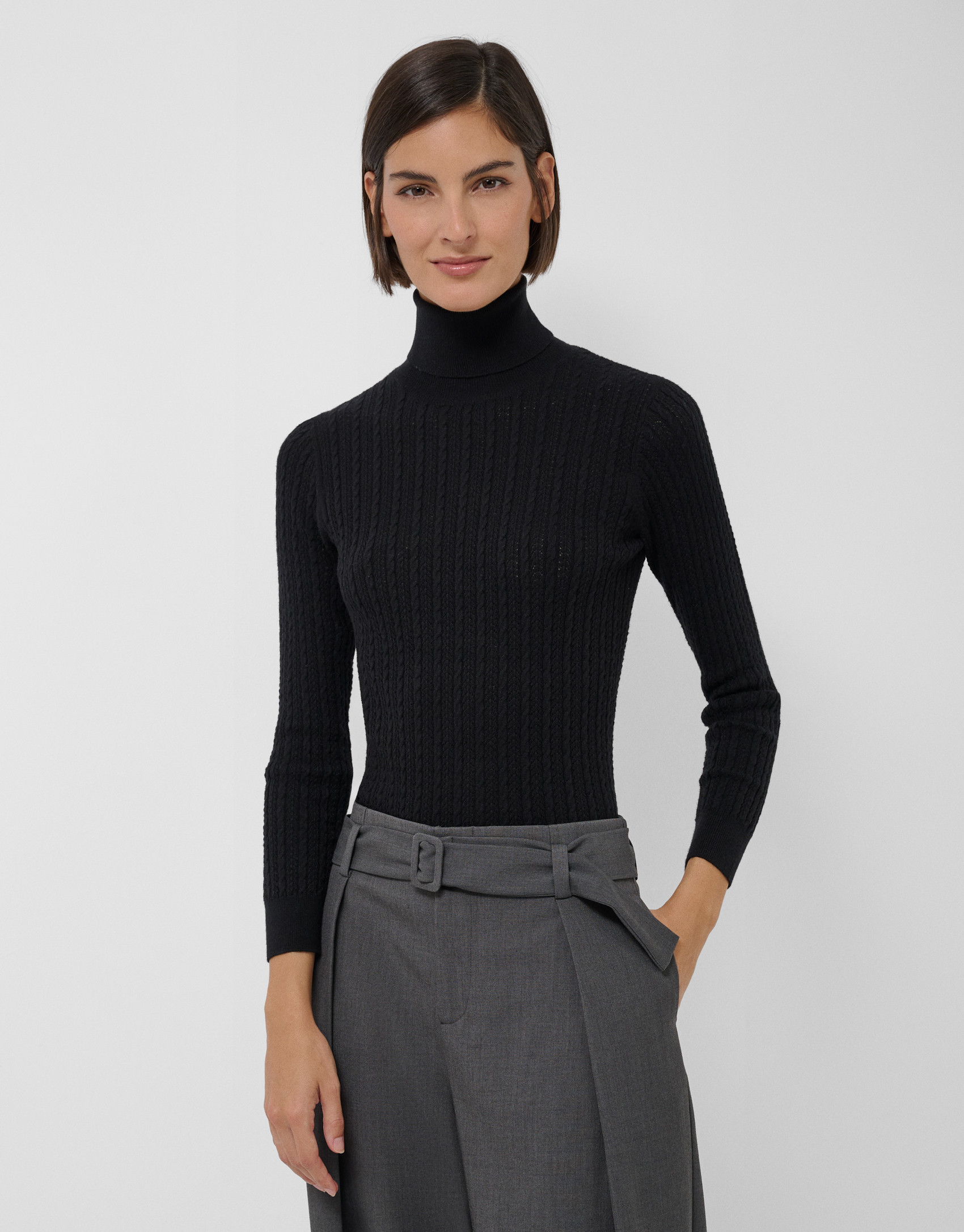 Black high-neck cable knit sweater - Mujer | Roberto Verino