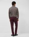 Cherry tinted chinos - Hombre - AW2026 | Roberto Verino