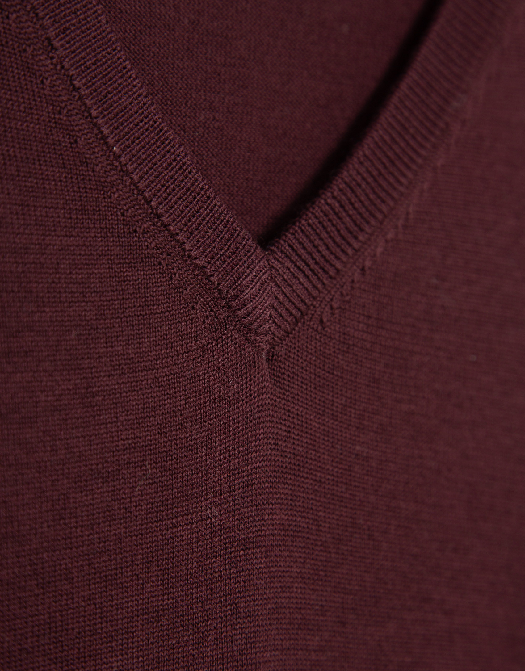 Cherry V-neck sweater - Hombre - AW2026 | Roberto Verino