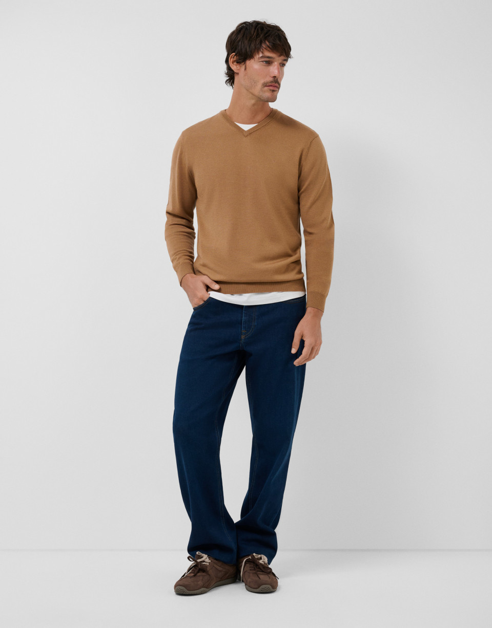 Camel V-neck sweater - Hombre - AW2026 | Roberto Verino