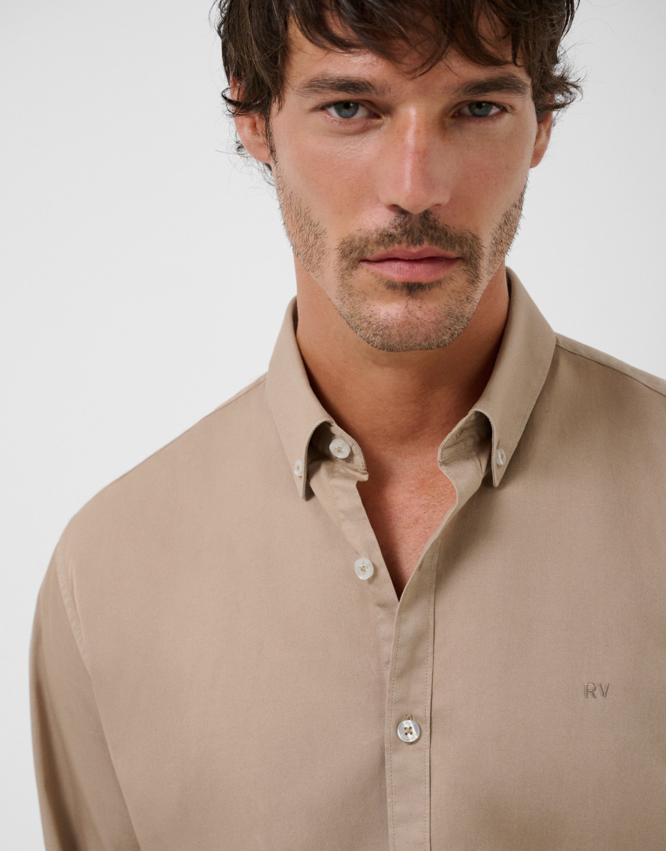 Camisa sport regular tintada camel - Hombre | Roberto Verino