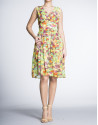 Vestido escote V talle alto estampado floral.