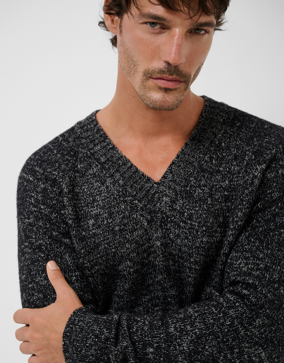 Gray melange V-neck sweater - Hombre - AW2026 | Roberto Verino