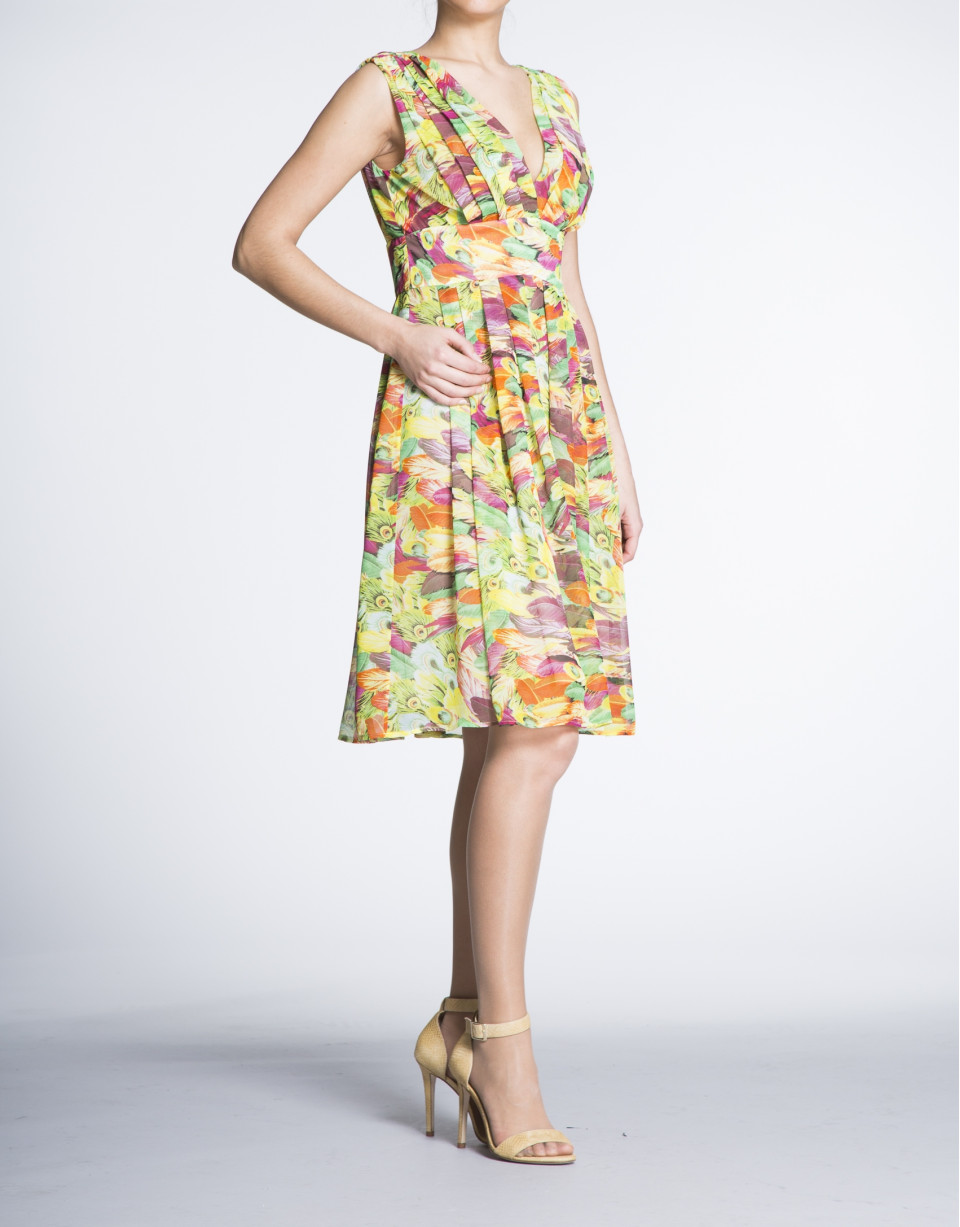 Vestido escote V talle alto estampado floral.