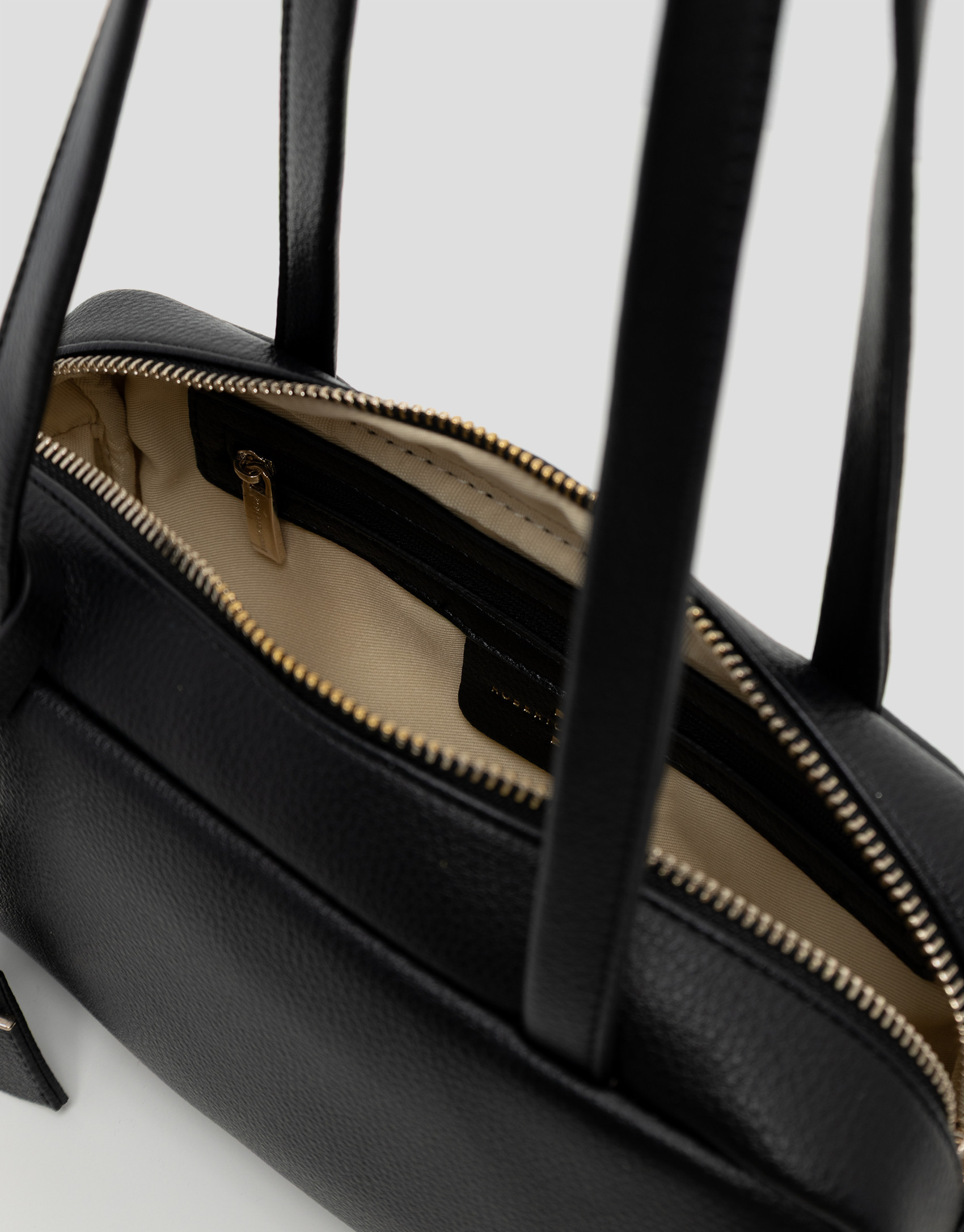 Loles Mini black leather shoulder bag - Mujer | Roberto Verino