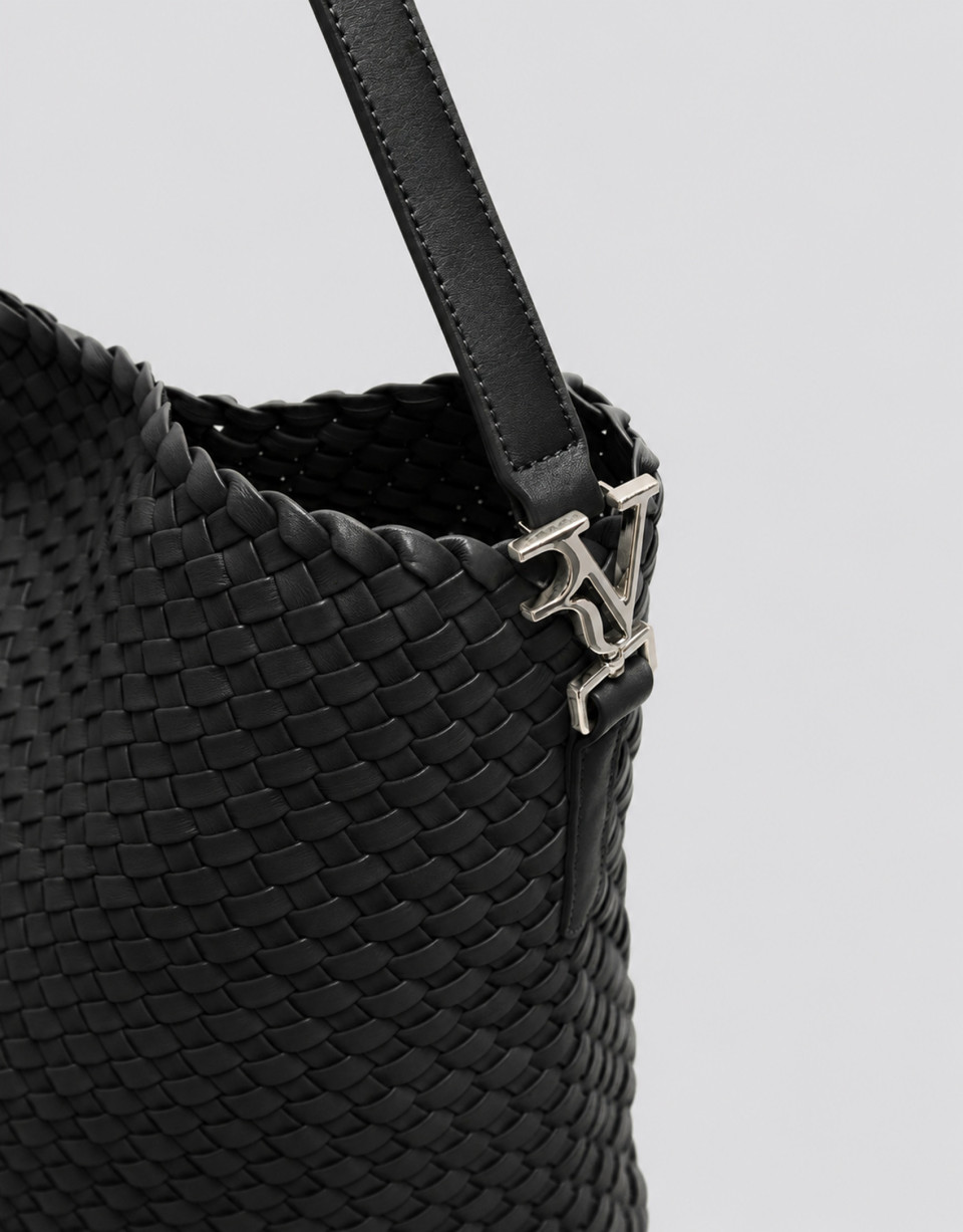 Elisa Maxi black braided leather shoulder bag | Roberto Verino