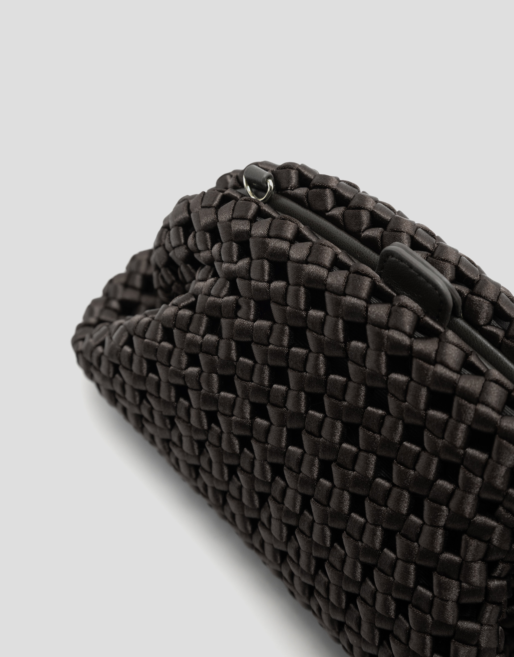 Uma brown interwoven woven clutch bag - Mujer | Roberto Verino