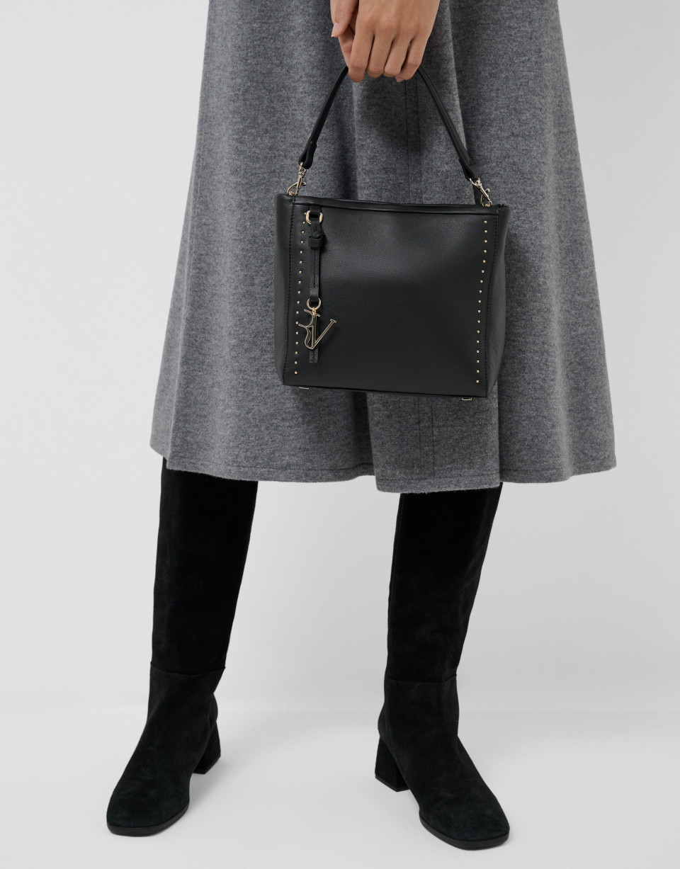 Victoria Midi black leather handbag with studs | Roberto Verino
