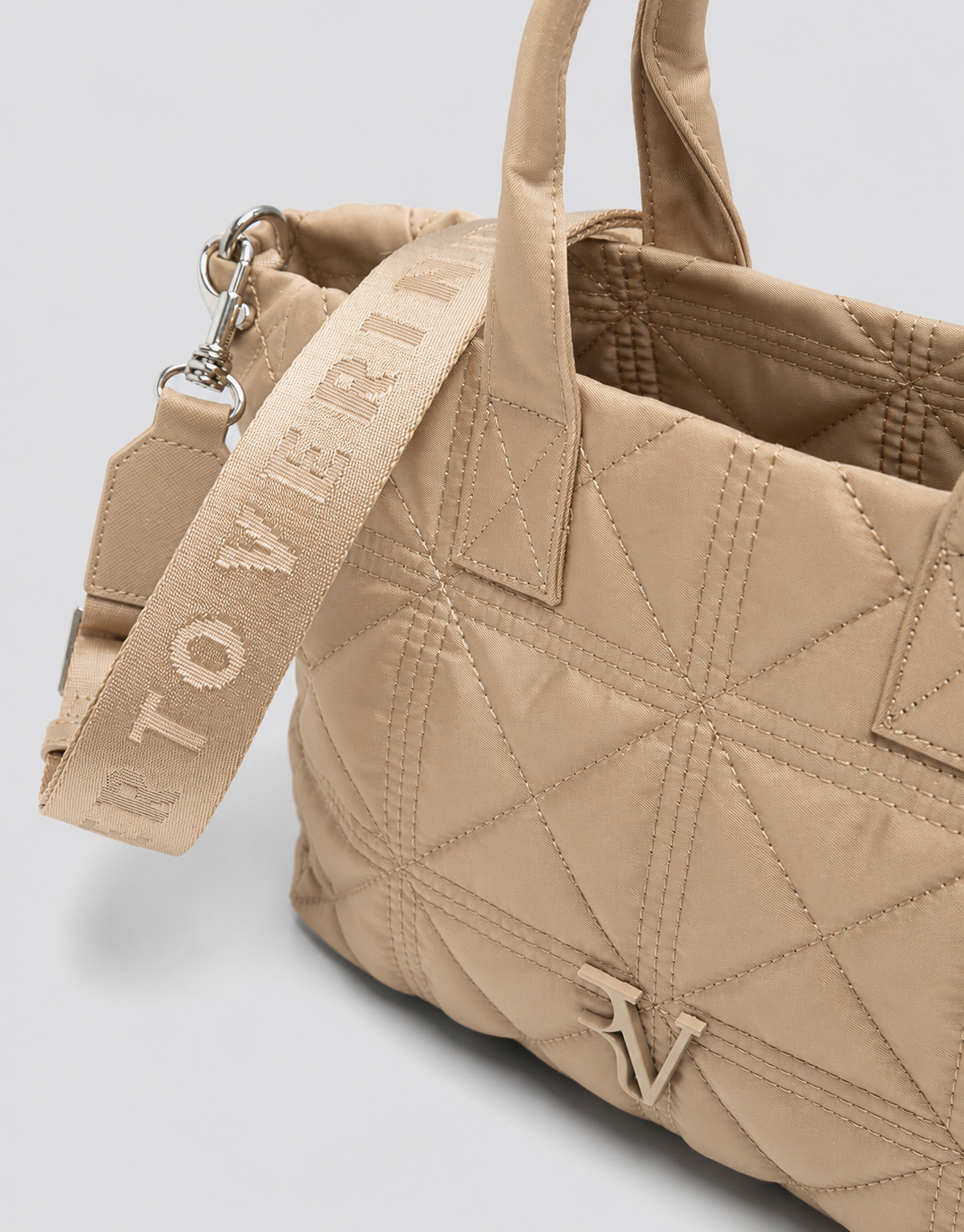 Uxía Satchel beige nylon handbag - Mujer | Roberto Verino