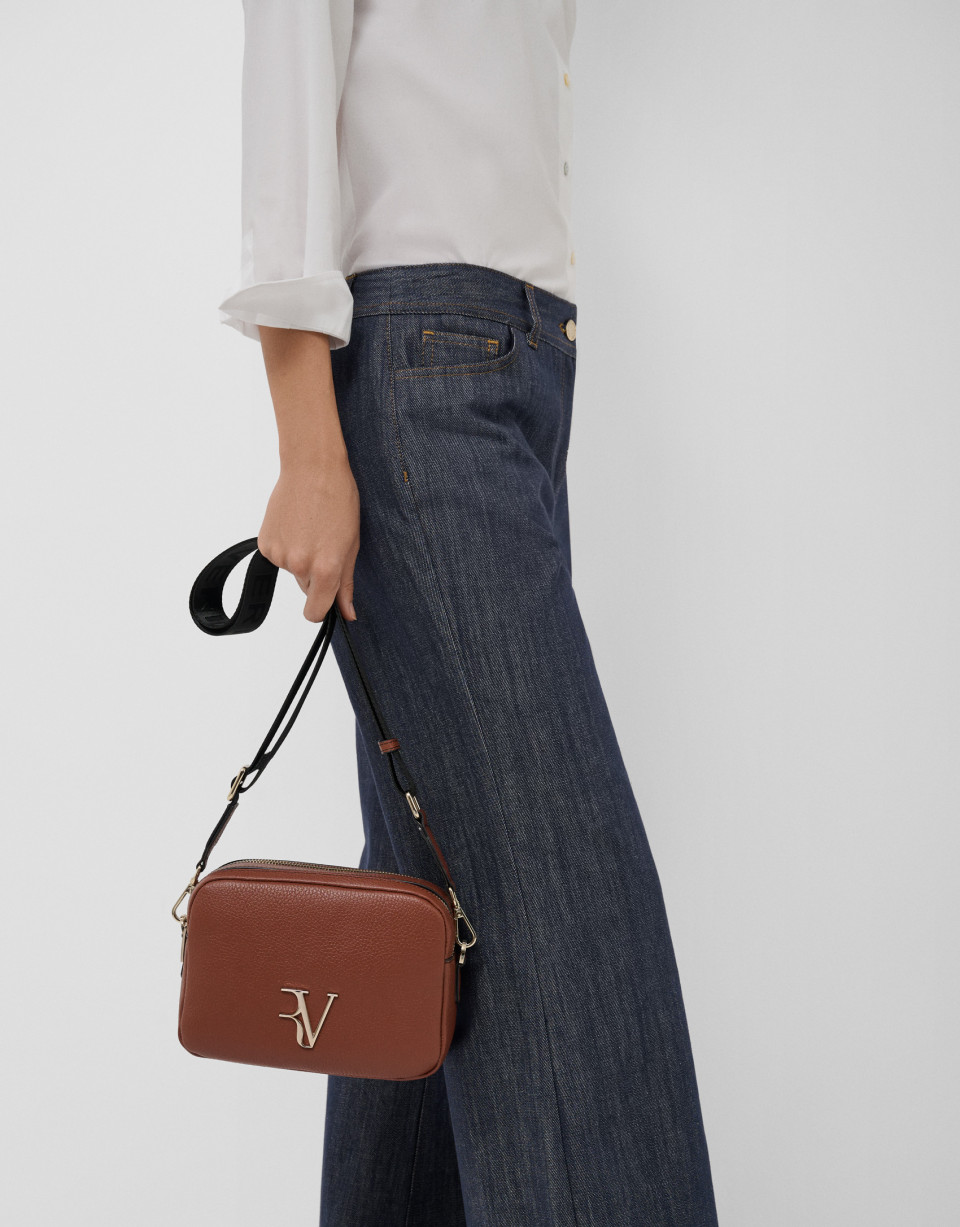 Bolso bandolera Thais piel granulada marrón ... | Roberto Verino