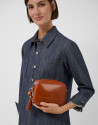 Bolso bandolera Bazin brandy craquelado - Mujer | Roberto Verino