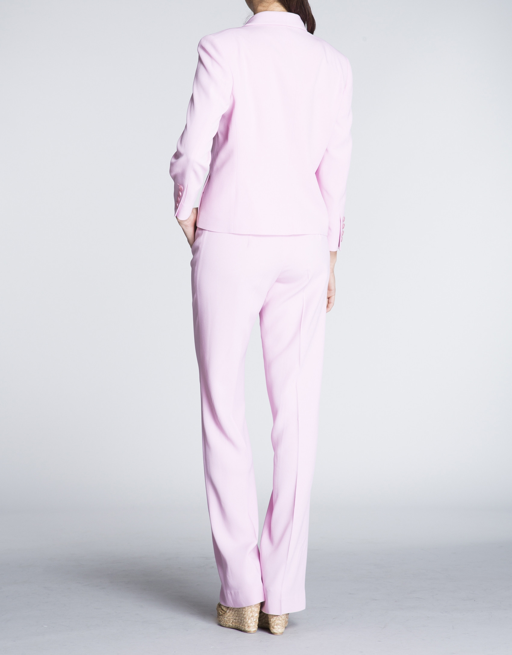 Blazer rosa cuello smoking. 