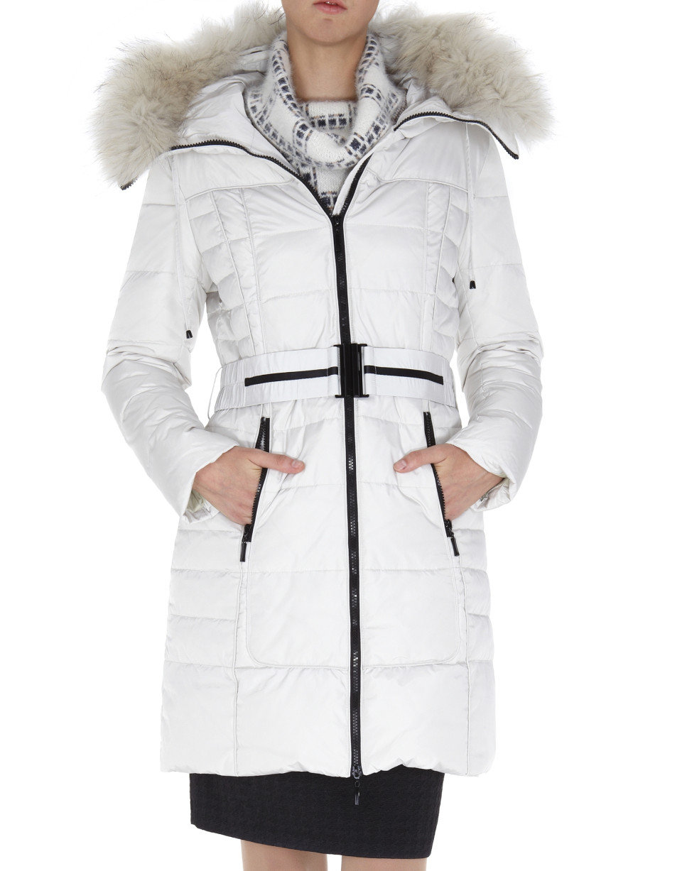 Plumas largo beige cuello pelo mapache a tono