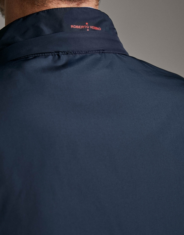 Cazadora t&eacute;cnica bicolor marino/rojo