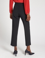 Pantal&oacute;n tobillero recto negro