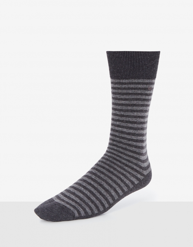 Black and grey plain socks pack