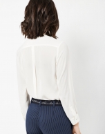 Blusa cuello jabot crudo