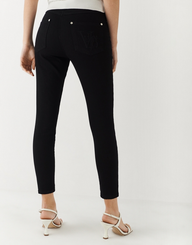 Pantal&oacute;n cinco bolsillos vaquero negro