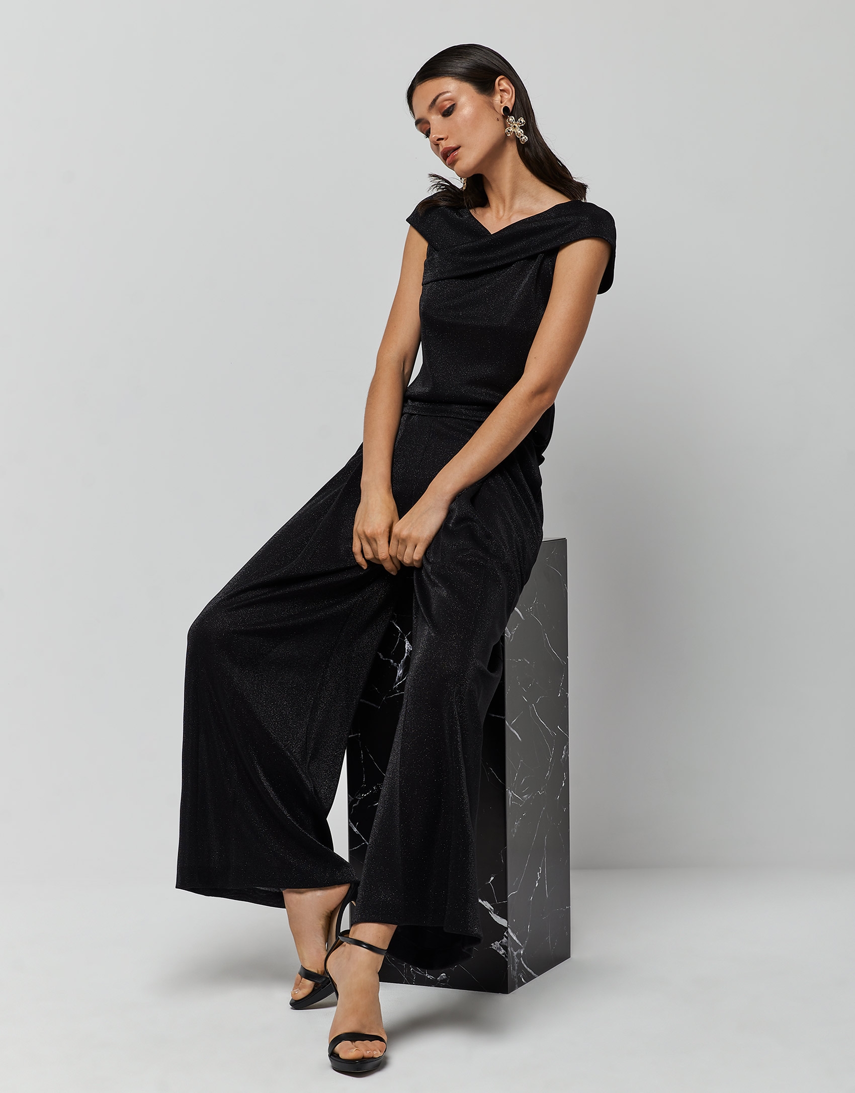 Pantal&oacute;n palazzo punto brillo negro