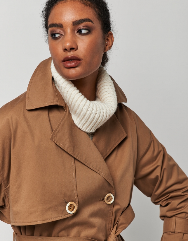 Trench larga marrón