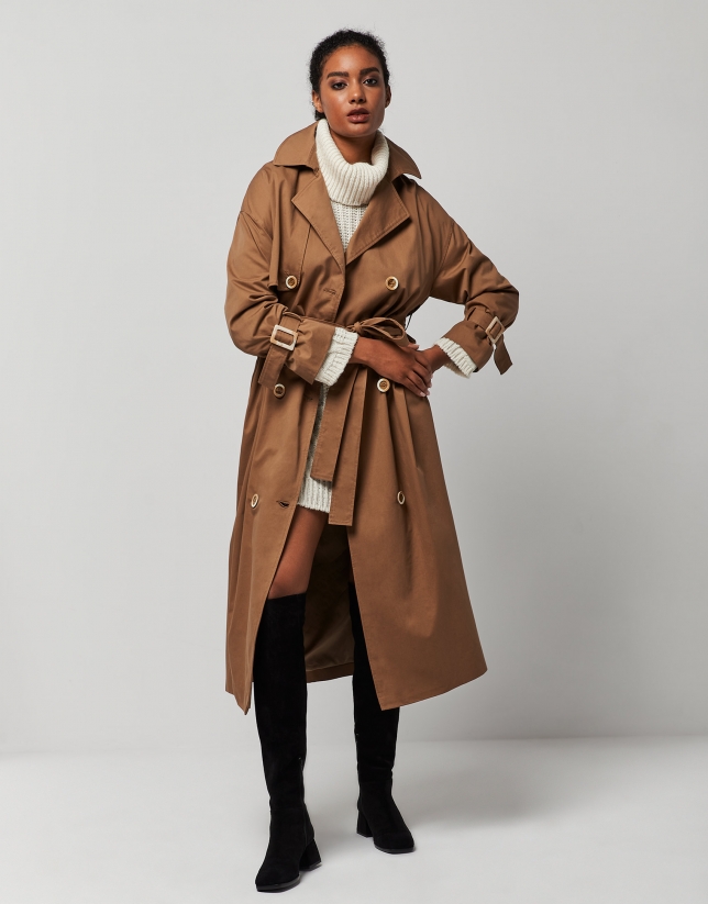 Trench larga marrón