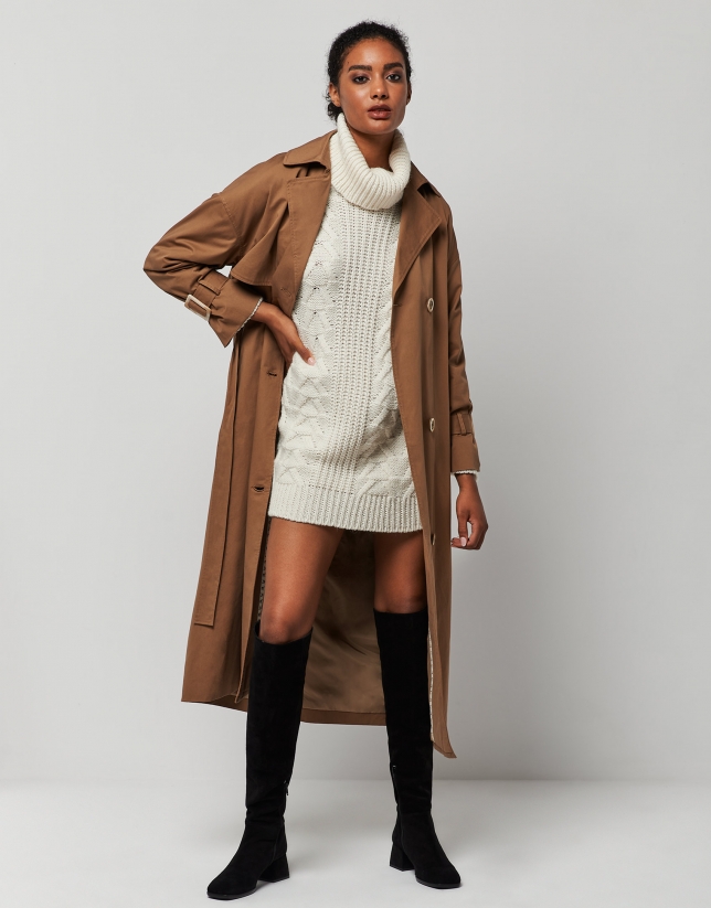 Trench larga marrón