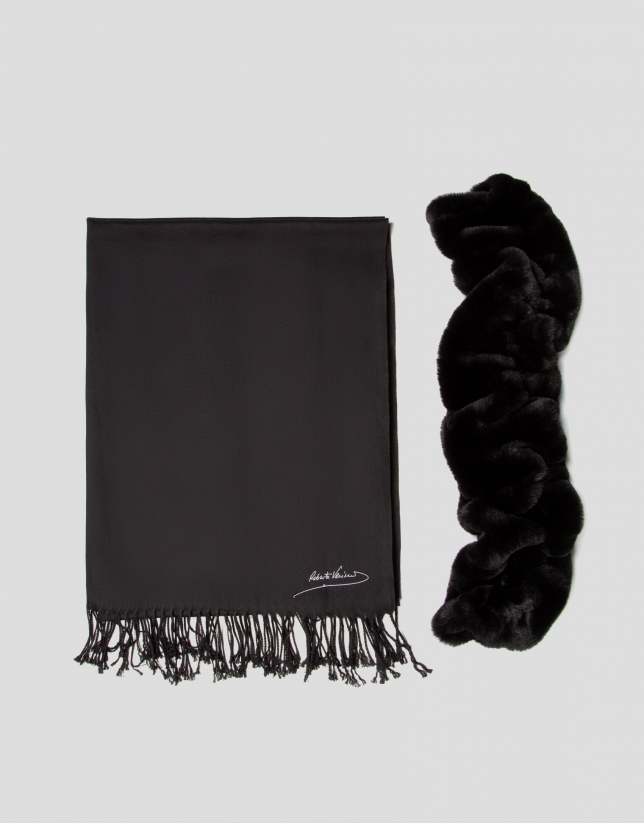 Black foulard with smooth tubular