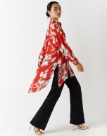 Oversize blouse with red and white floral print jacquard