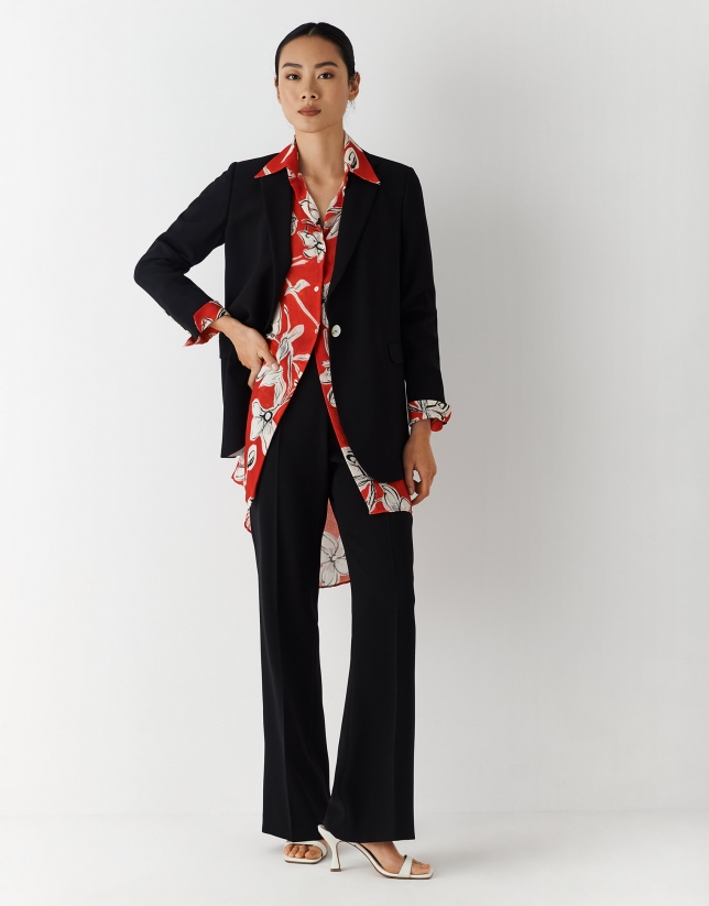 Blus&oacute;n oversize Jacquard estampado floral rojo y blanco