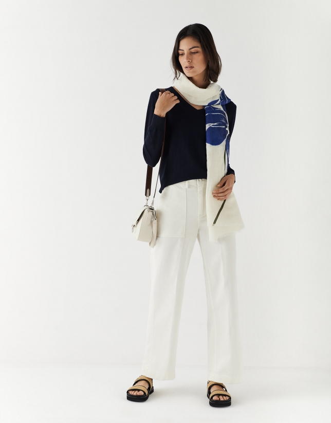 Fular modal/lino blanco estampado flores azules