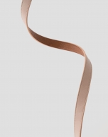 Cintur&oacute;n estrecho piel beige con hebilla esmaltada RV