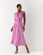 Top cruzado con lazada jacquard lila