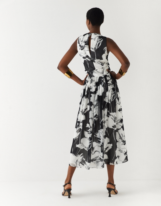 Vestido midi fruncido twill estampado flores blanco y negro