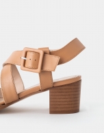 Sandals with crossover straps and medium heel