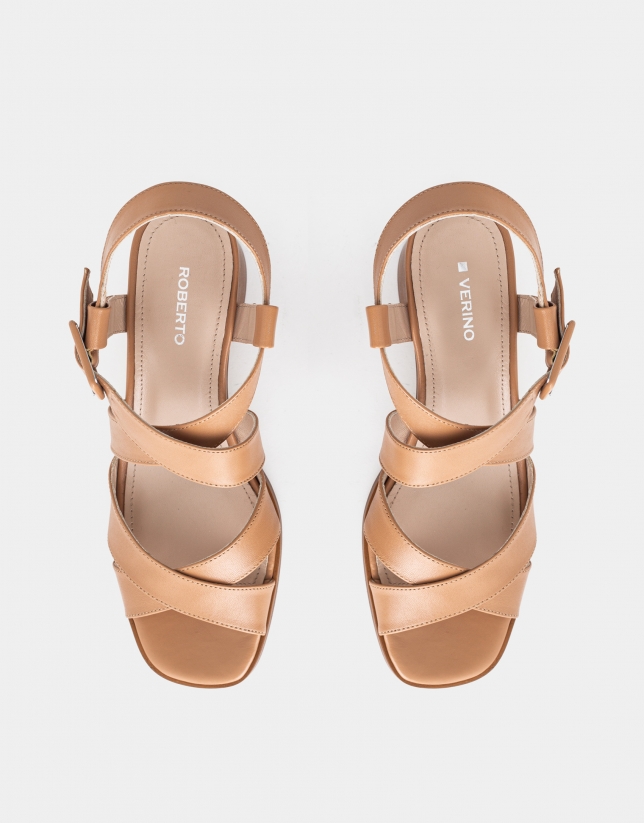 Sandals with crossover straps and medium heel