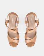 Sandals with crossover straps and medium heel