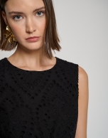 Vestido midi sin mangas bordado suizo negro