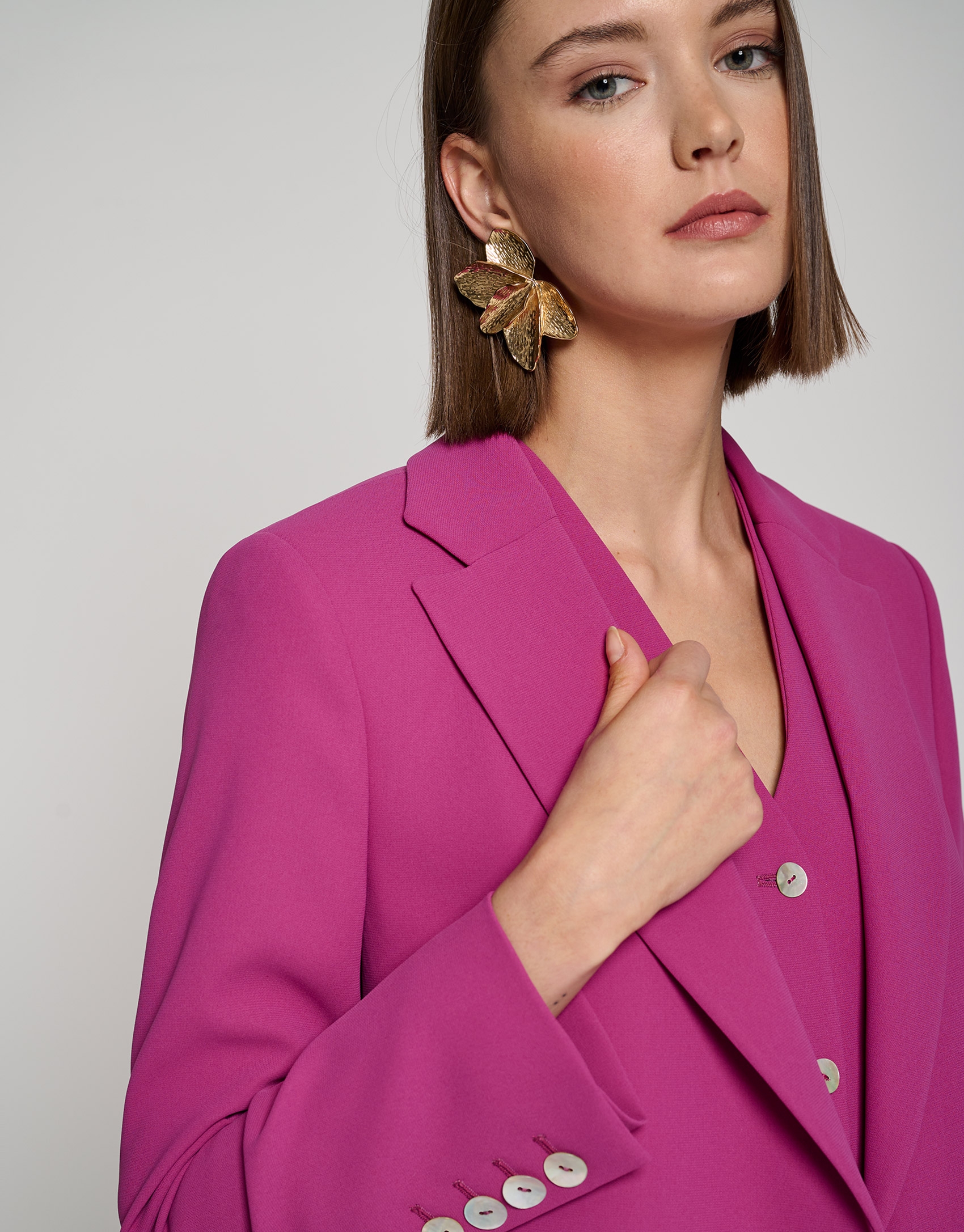 Bougainvillea crepe blazer with one button