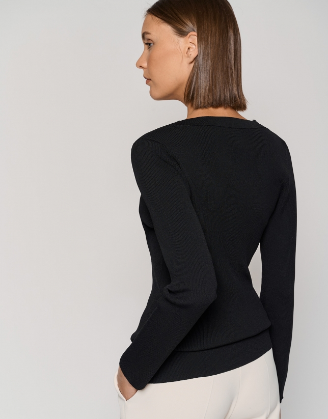 Black ribbed sweater with lace and V-neck