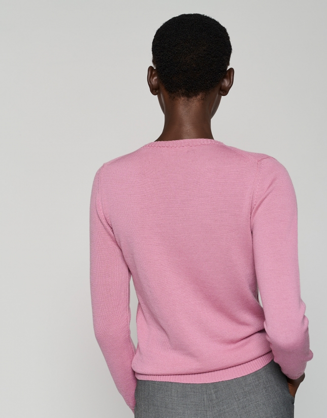 Pink sweater with braiding and boat neck