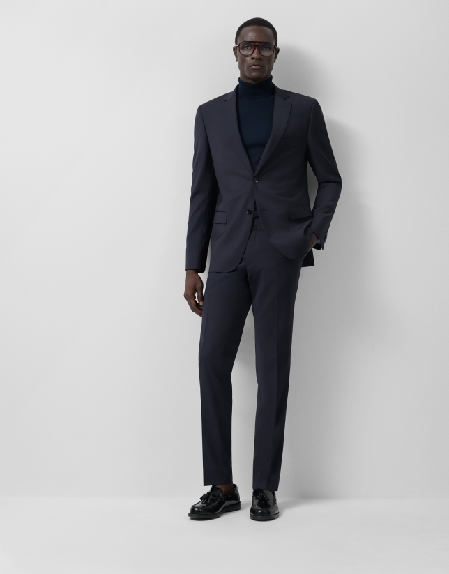 Slim fit half canvas suit in navy blue