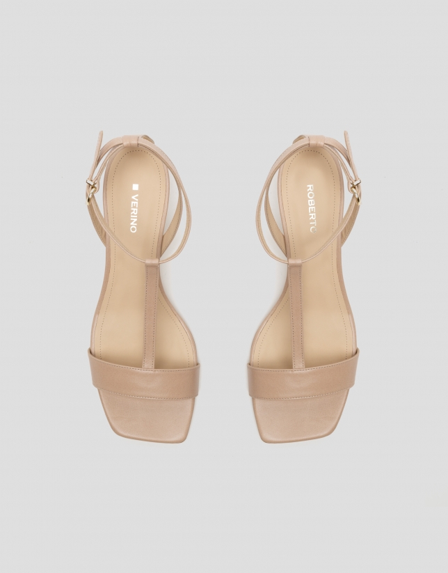 Open sandal with beige leather straps