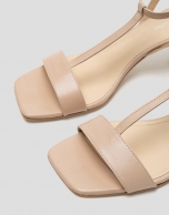 Open sandal with beige leather straps