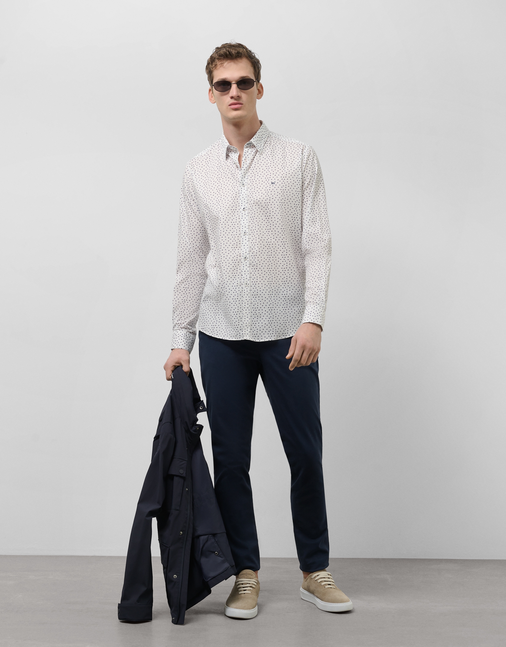 Pantalón chino sarga fina tintada azul tinta