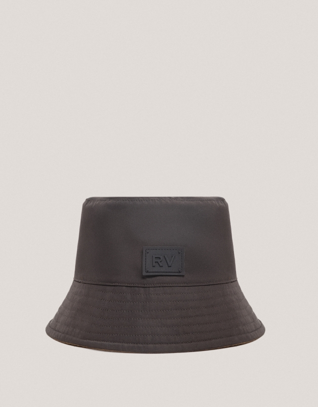Reversible camel and brown bucket hat