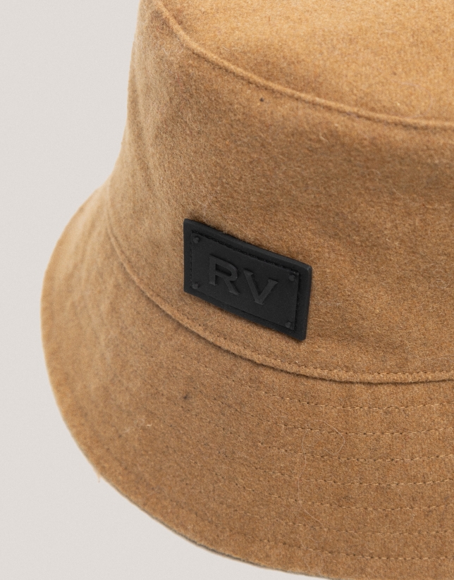 Reversible camel and brown bucket hat