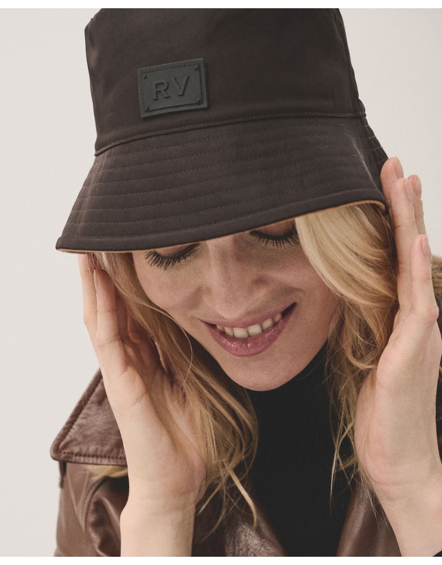 Reversible camel and brown bucket hat