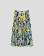 Pleated georgette crepe midi skirt with blue floral print