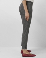Pantalón legging fantasía blanco y negro