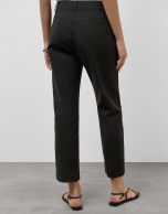Pantalón pitillo negro